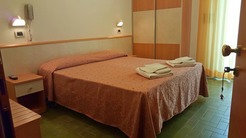 Hotel St. Moritz Римини Экстерьер фото
