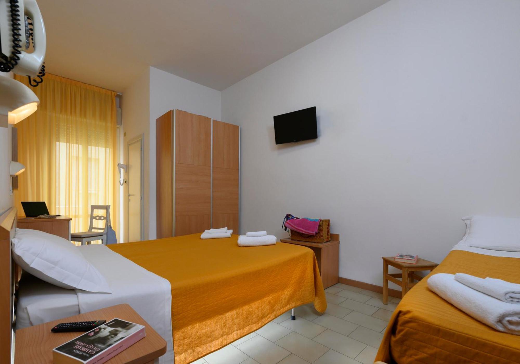 Hotel St. Moritz Римини Экстерьер фото