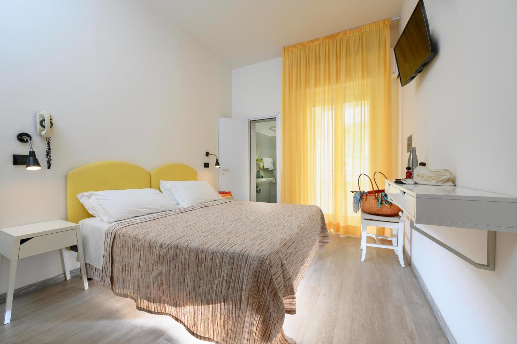 Hotel St. Moritz Римини Экстерьер фото