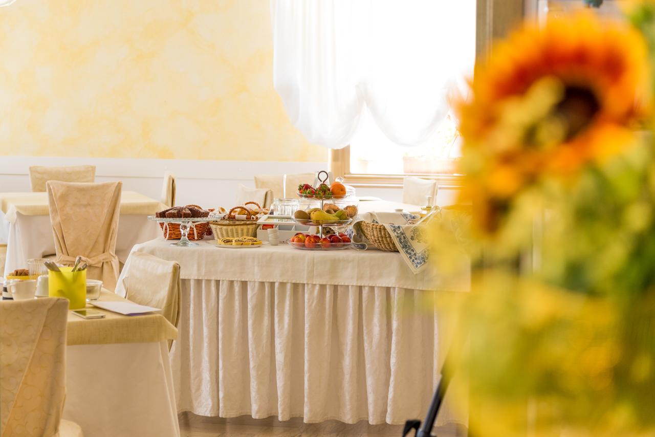 Hotel St. Moritz Римини Экстерьер фото